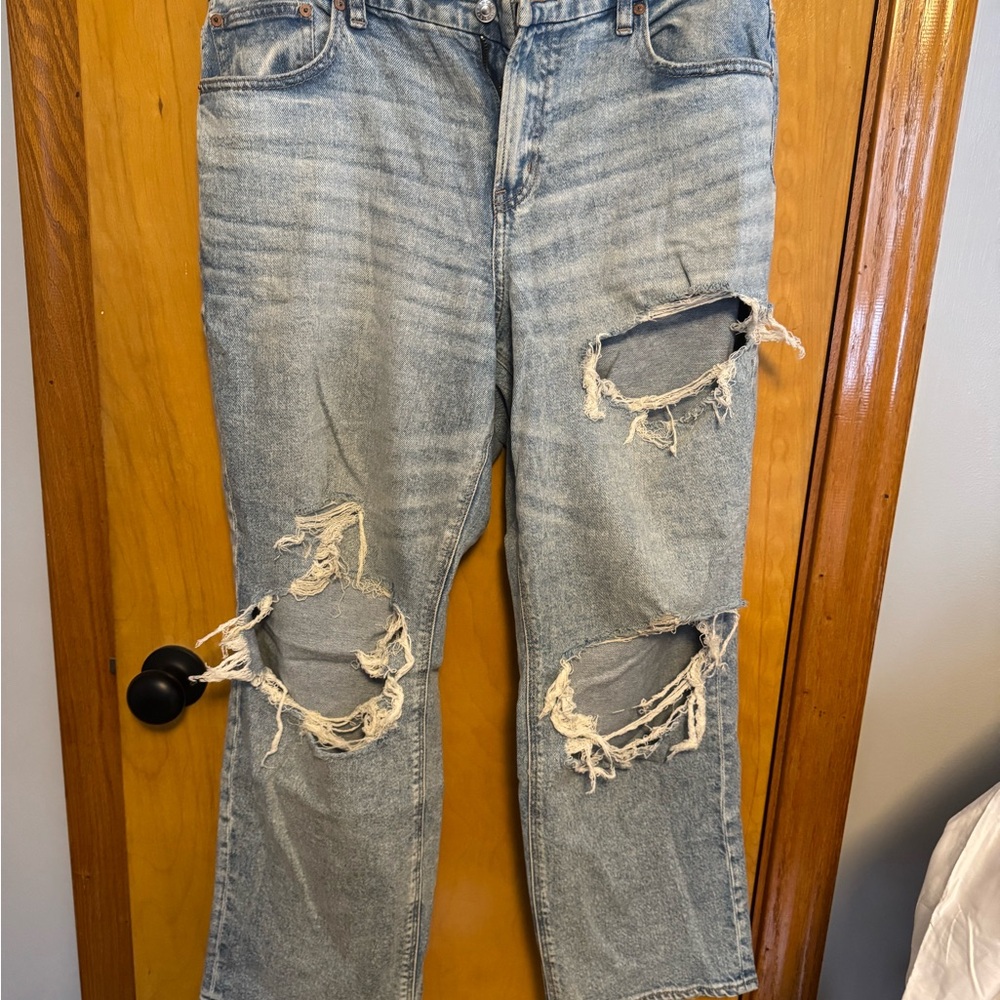 American Eagle Distressed Light Blue Curvy Straight Jeans